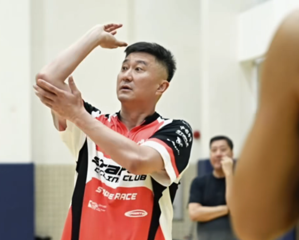 owm, 张皓嘉攻守, 在篮下的终