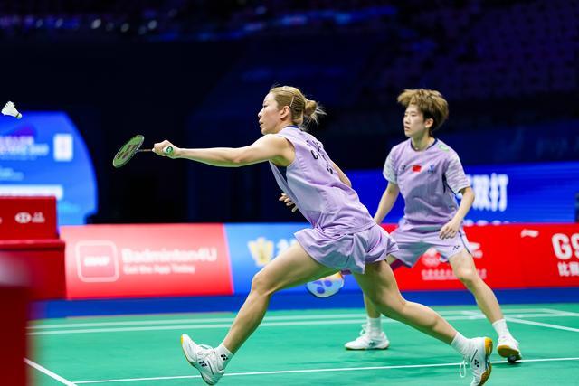 张殊贤以, 赛争夺